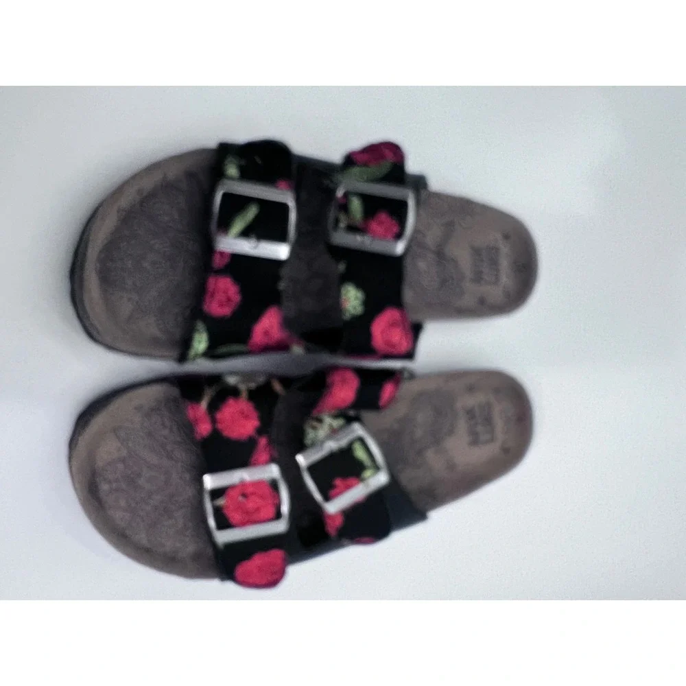 Muk Luks Womens Floral Embroidered Double Buckle Slide Sandals Black Red Paisley
